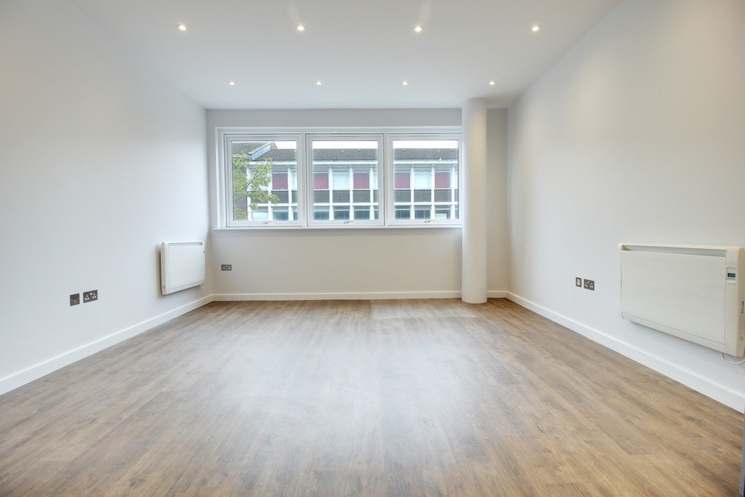 Flat Cross Keys in Crawley