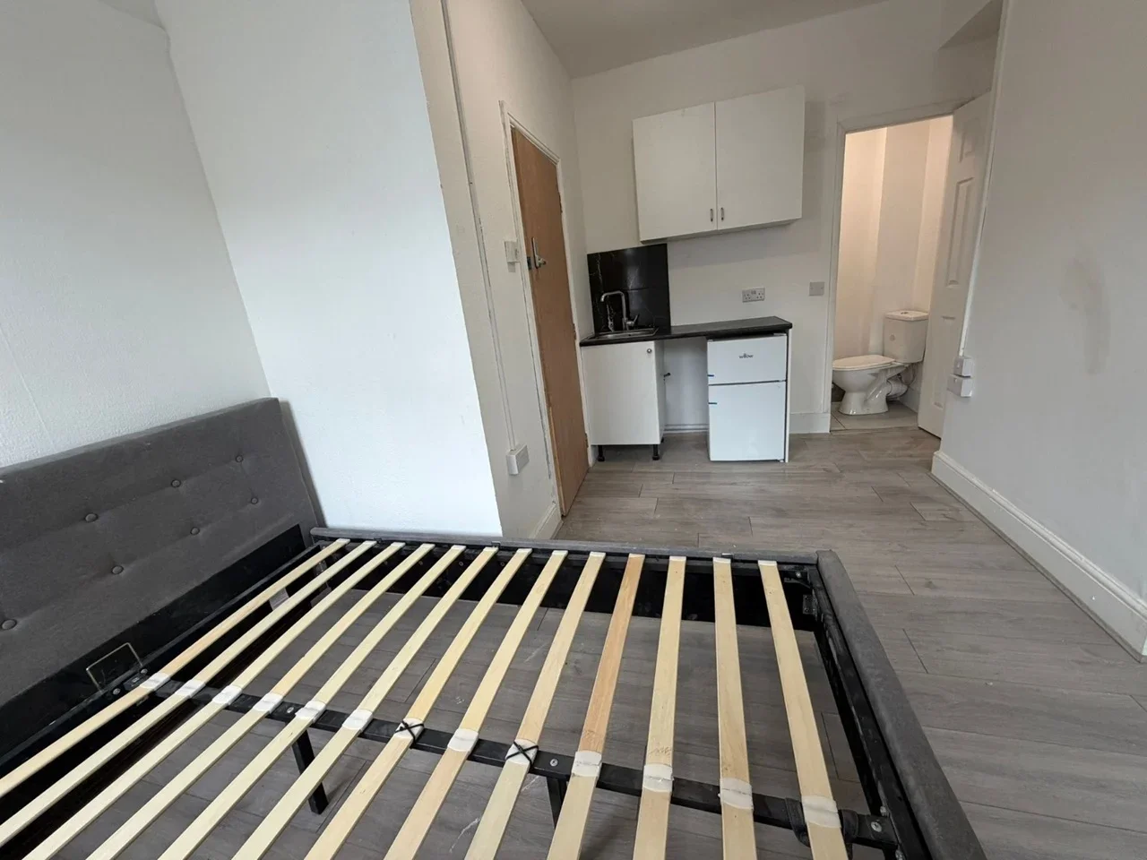 Flat Watling Avenue in Greater London