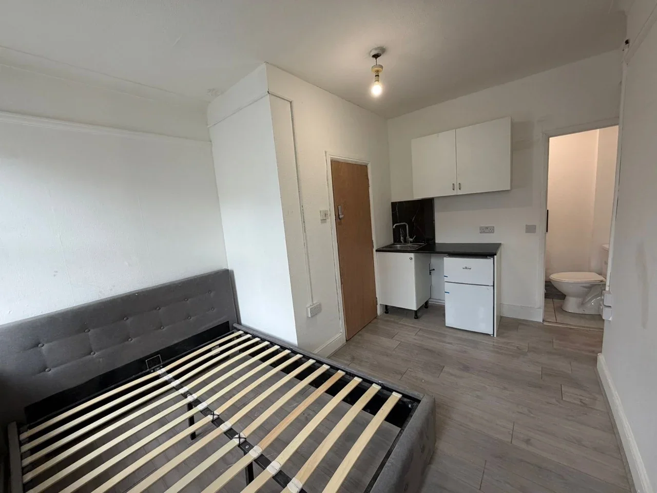 Flat Watling Avenue in Greater London