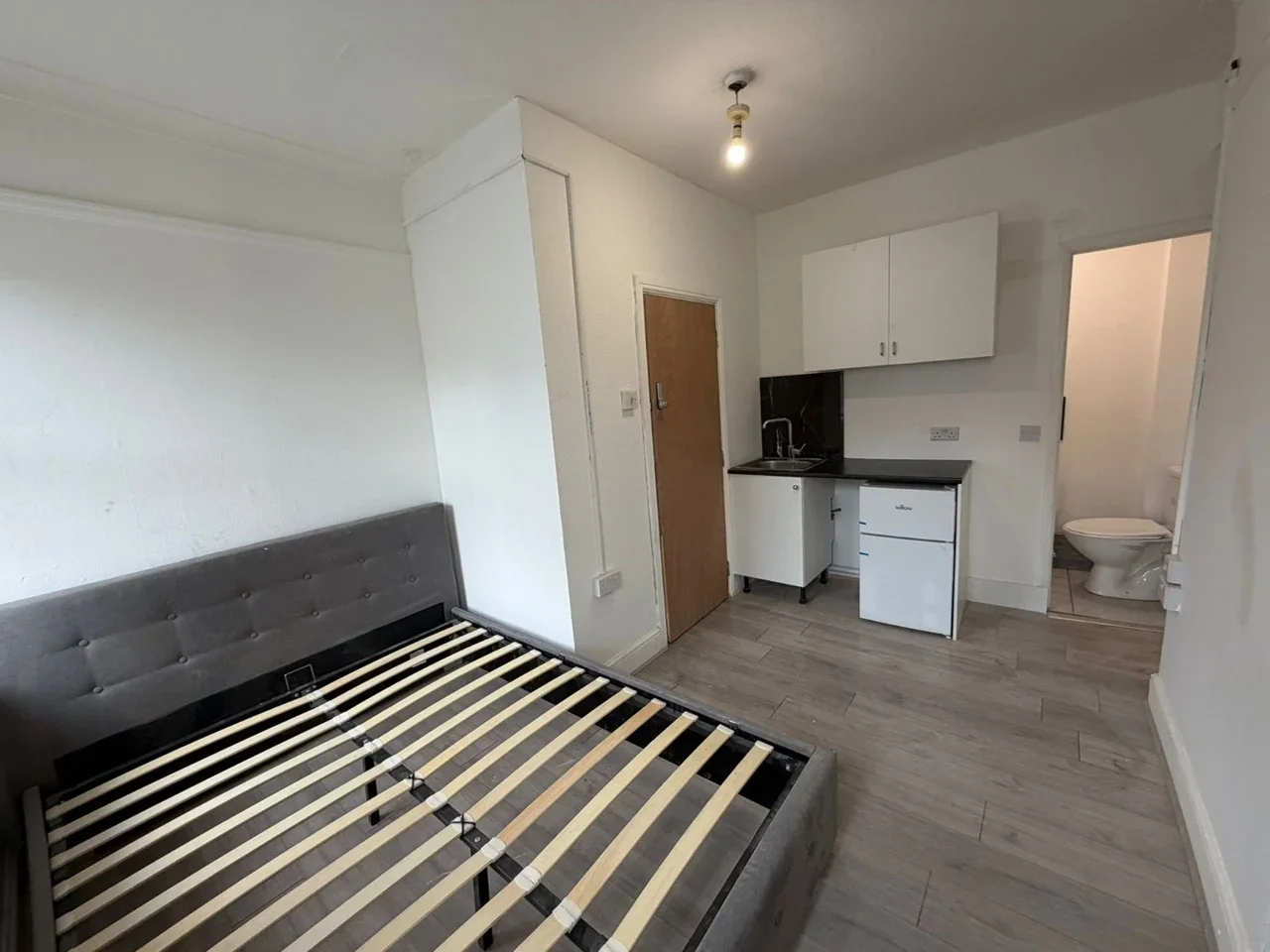 Flat Watling Avenue in Greater London