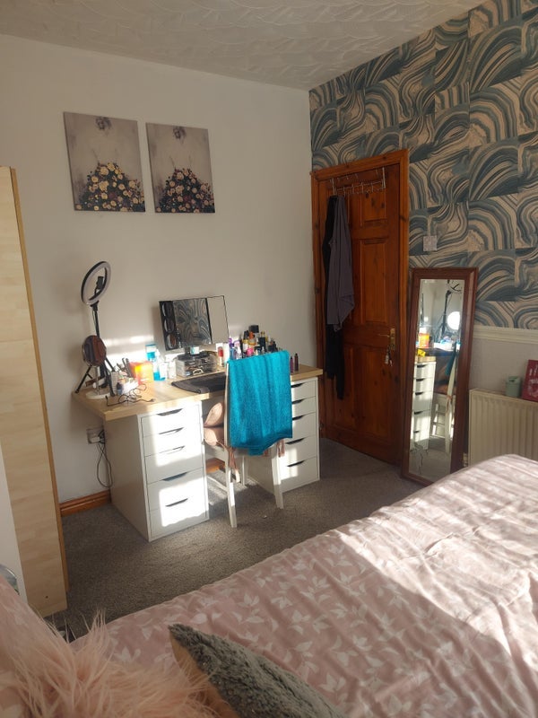 Room Crocketts Road in Birmingham