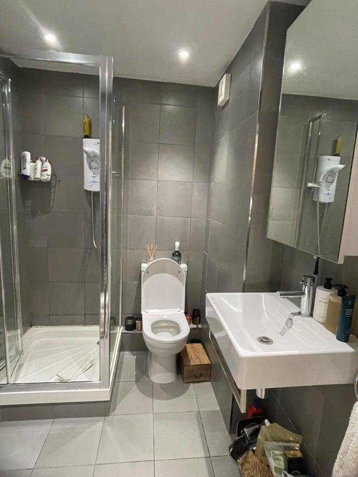 Room Simmons Drive in Greater London