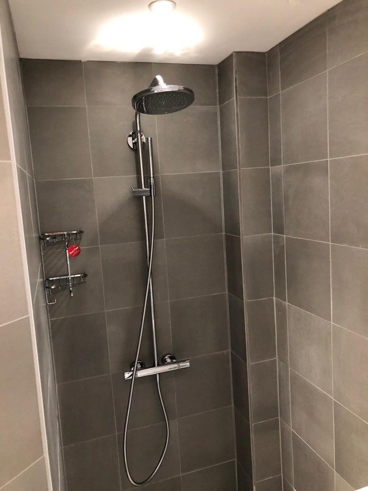 Room Simmons Drive in Greater London