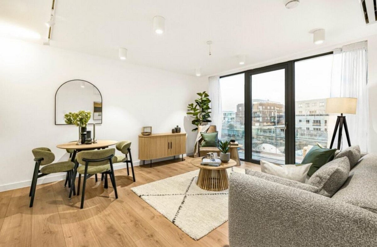 Flat Prince of Wales Drive in Greater London