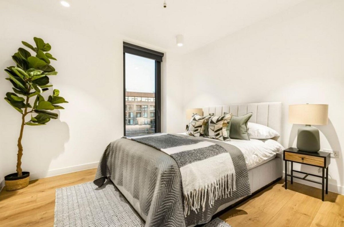 Flat Prince of Wales Drive in Greater London