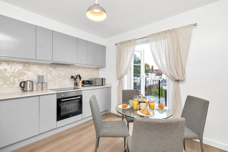 Flat Spalding Road in Greater London