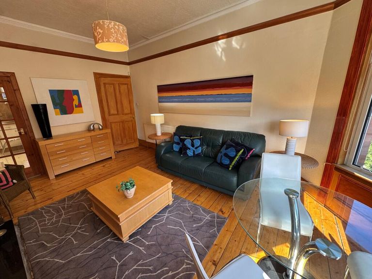 Flat Airlie Street in Glasgow