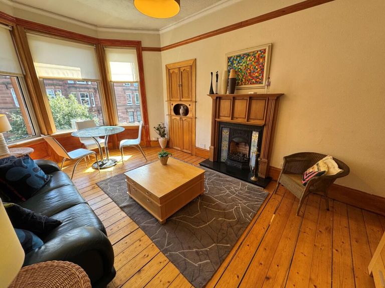 Flat Airlie Street in Glasgow