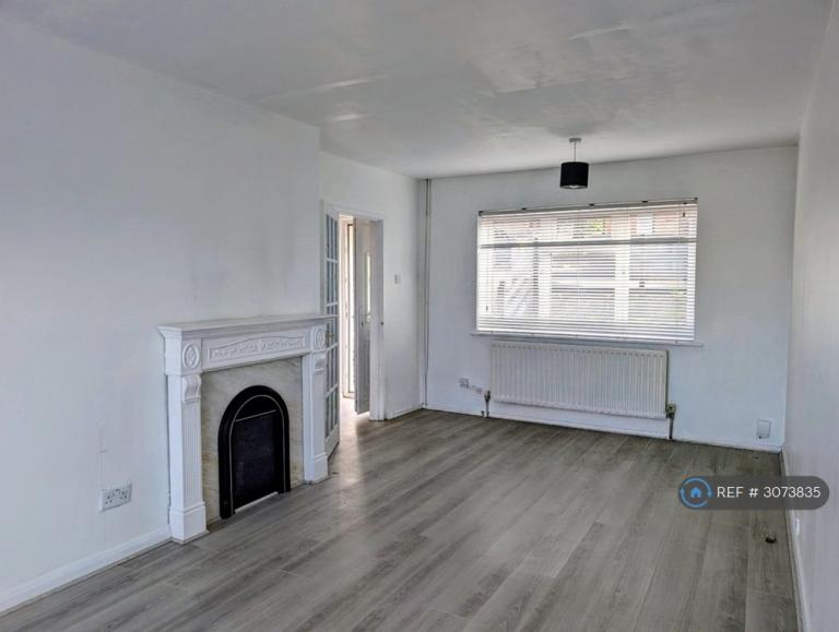 House Frimley Close in Greater London