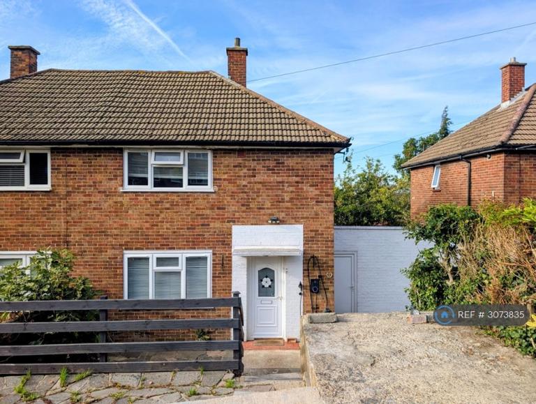 House Frimley Close in Greater London