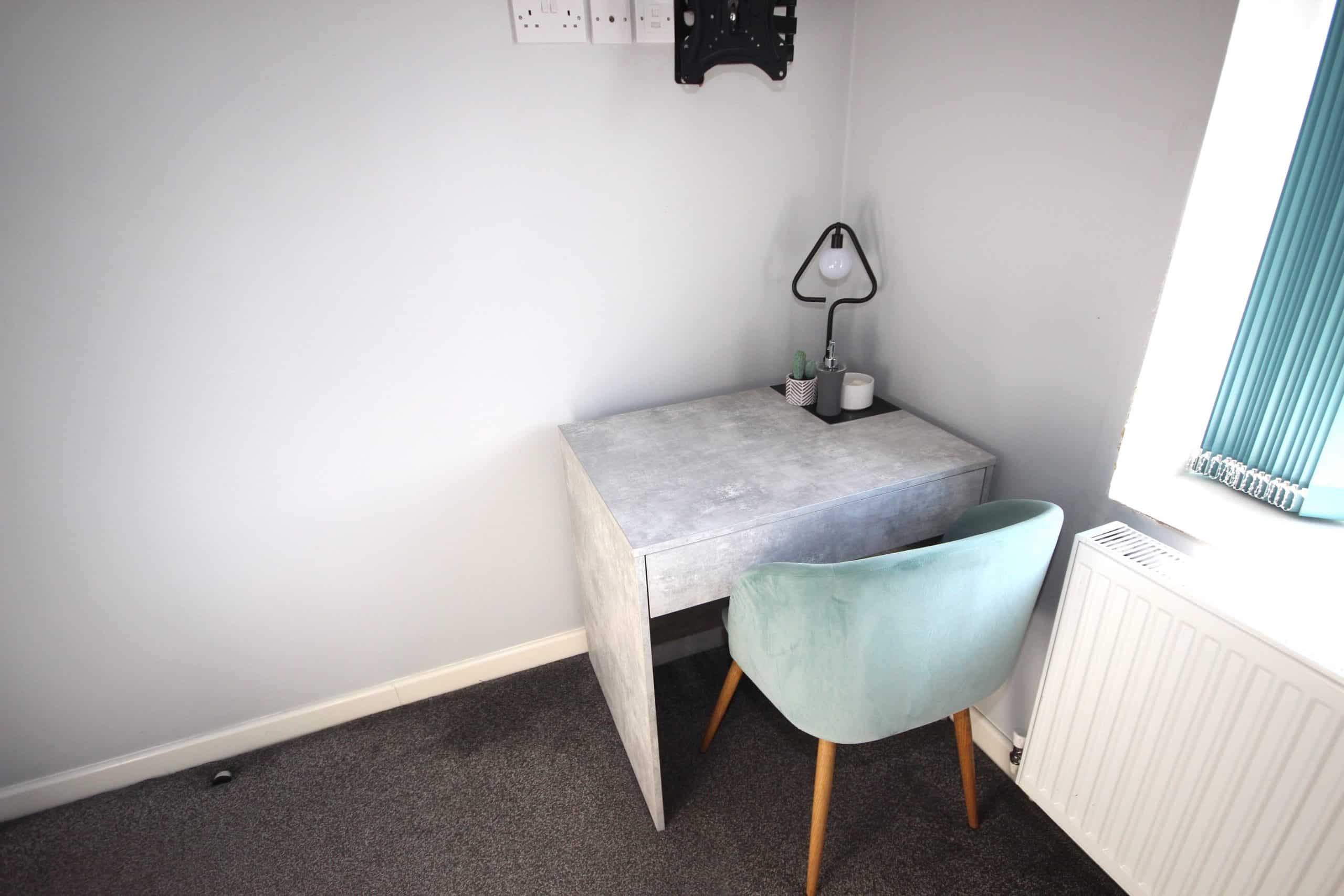 Room Oldham Road in Manchester