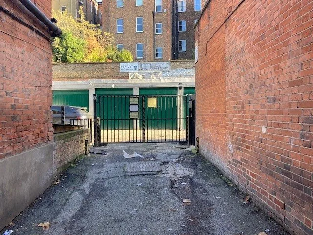 Flat Canfield Gardens in Greater London