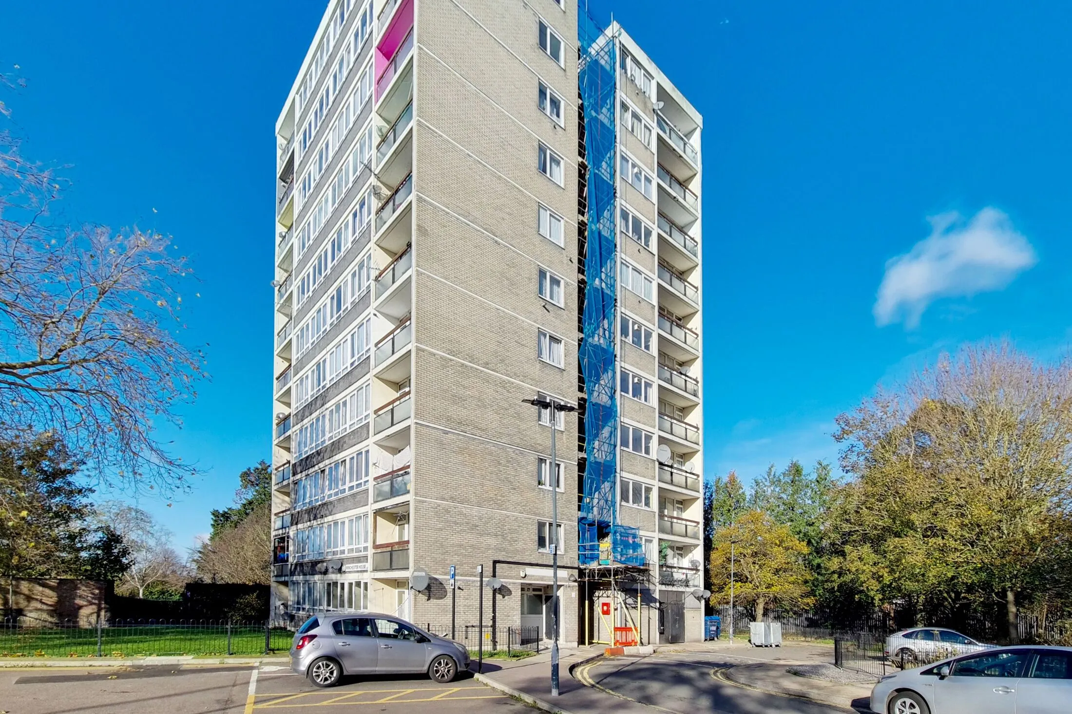Flat Portway Gardens in Greater London