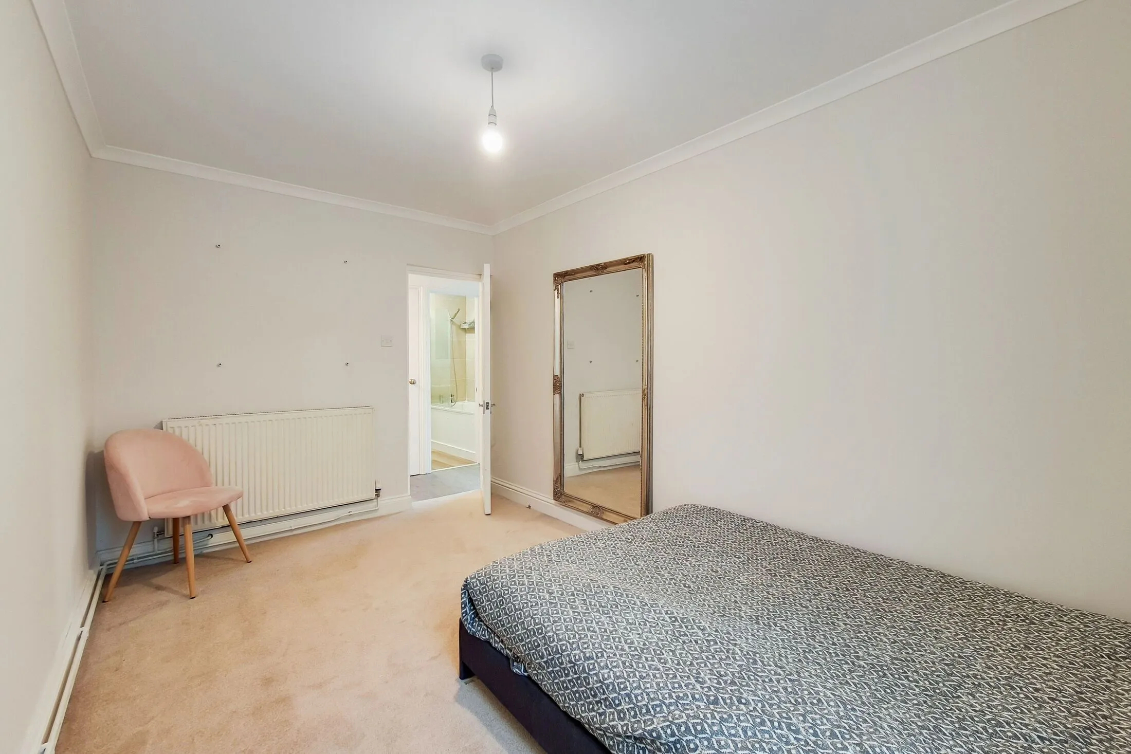 Flat Portway Gardens in Greater London