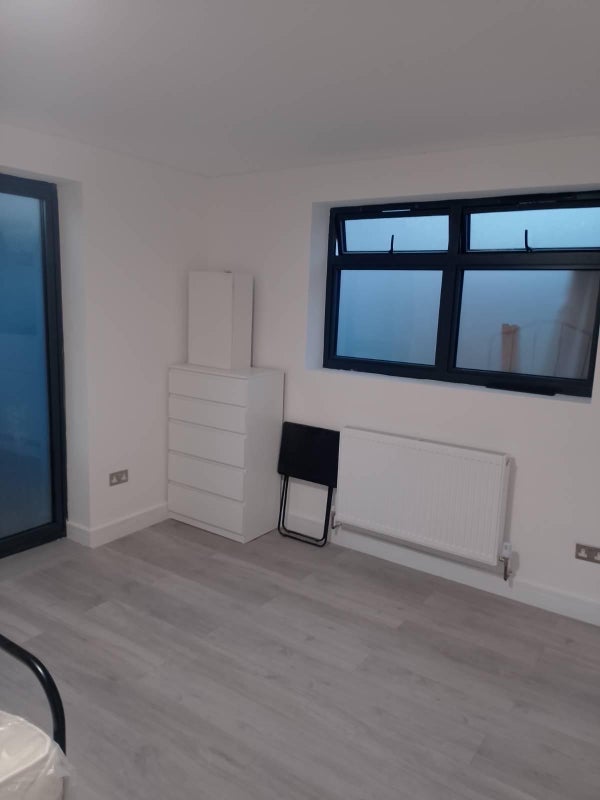 Room Amersham Avenue in Greater London
