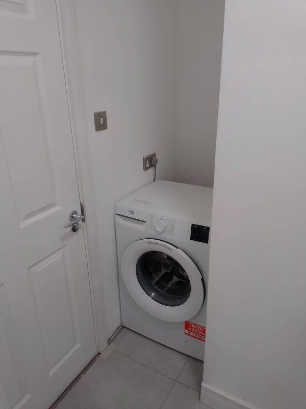 Room Amersham Avenue in Greater London