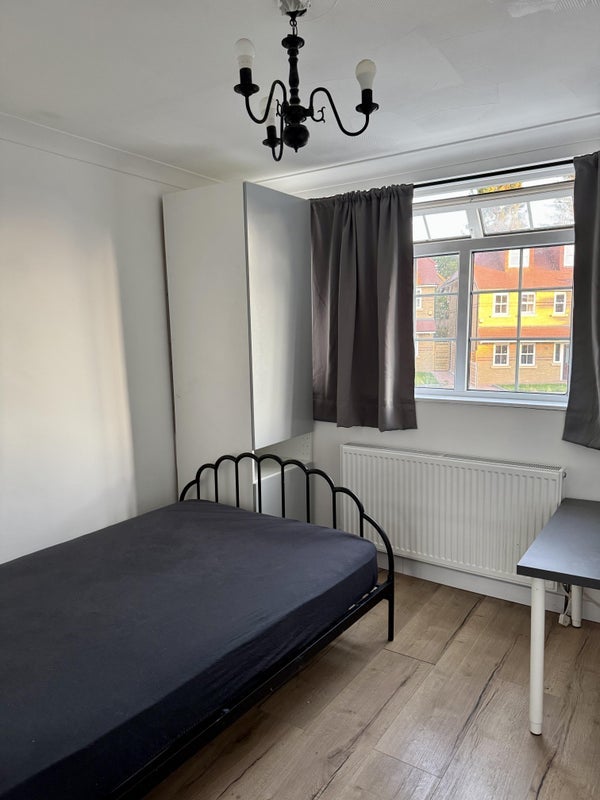 Room Station Cottages in Greater London