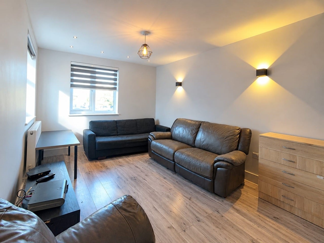 Flat Hornchurch Road in Greater London
