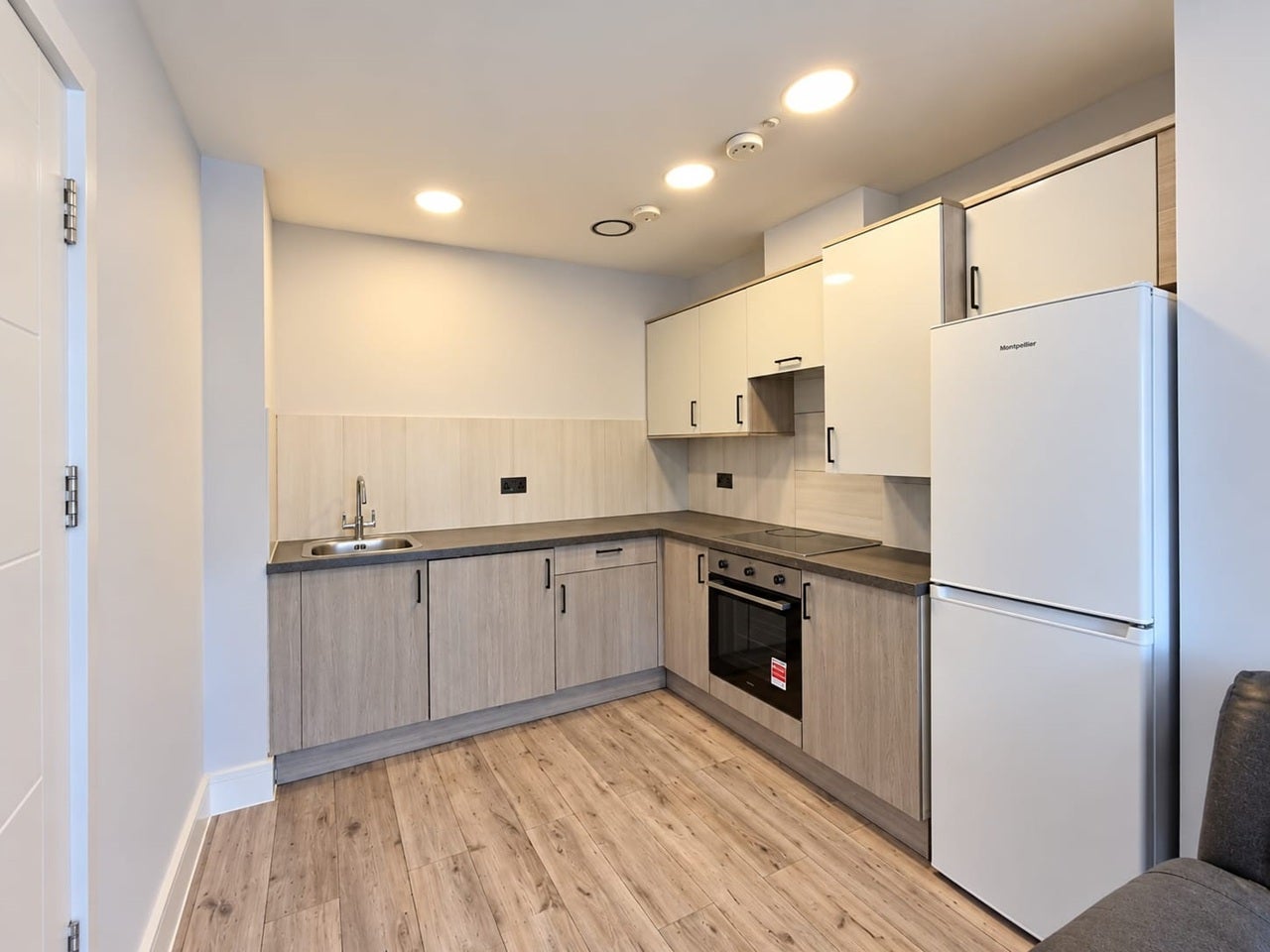 Flat Hornchurch Road in Greater London