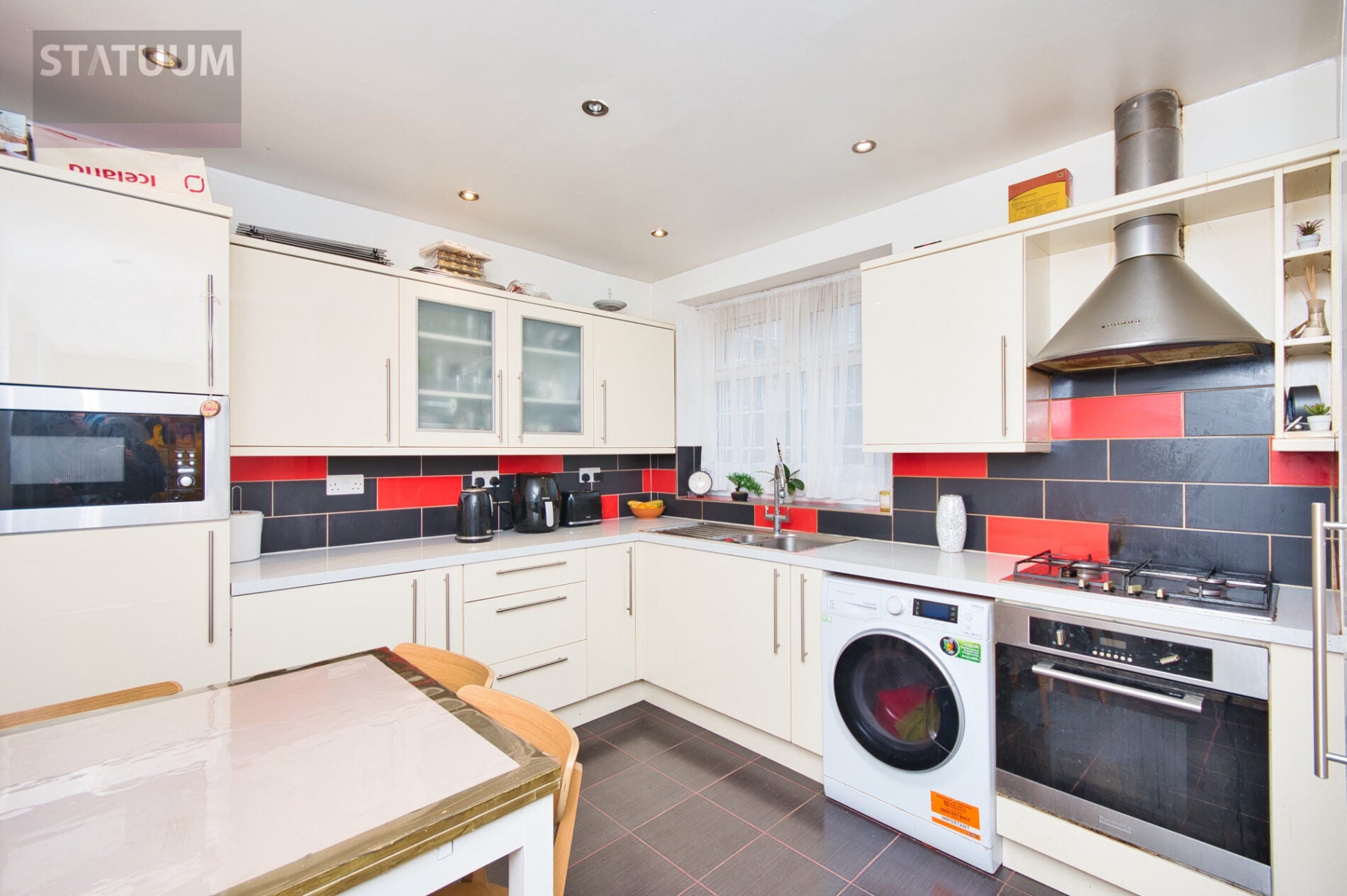 House Susannah Street in Greater London