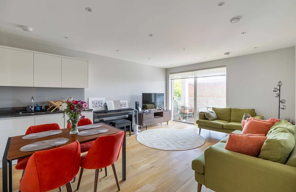 Flat Lillie Road in Greater London