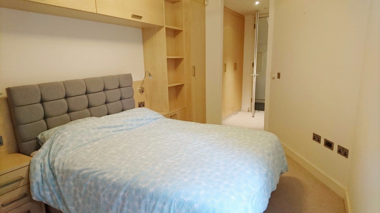 Flat Eyre Street Hill in Greater London