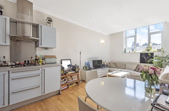 Flat Amhurst Terrace in Greater London