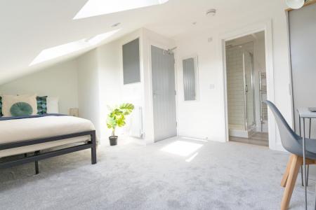 Room Orchard Road in Portsmouth
