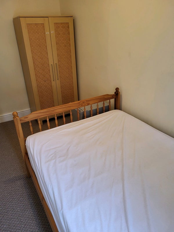 Room Lever Close in Tyldesley