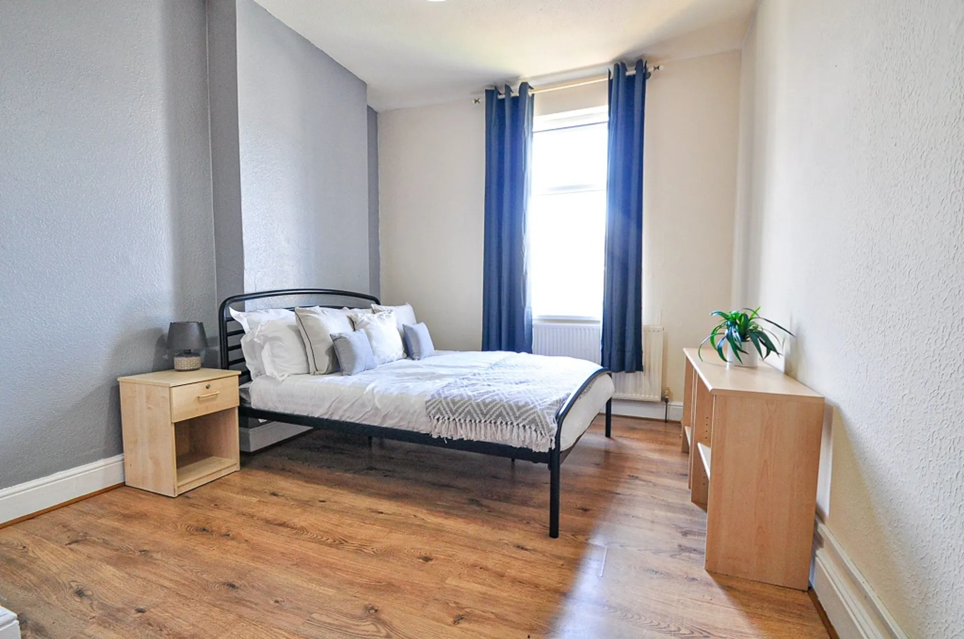 Room Caerleon Road in Newport