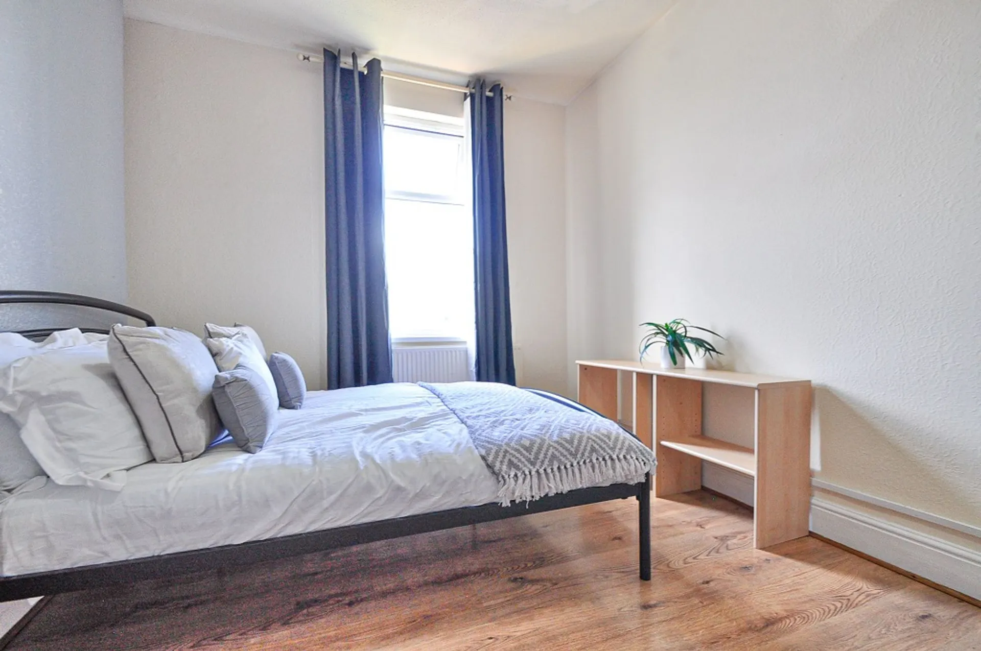 Room Caerleon Road in Newport