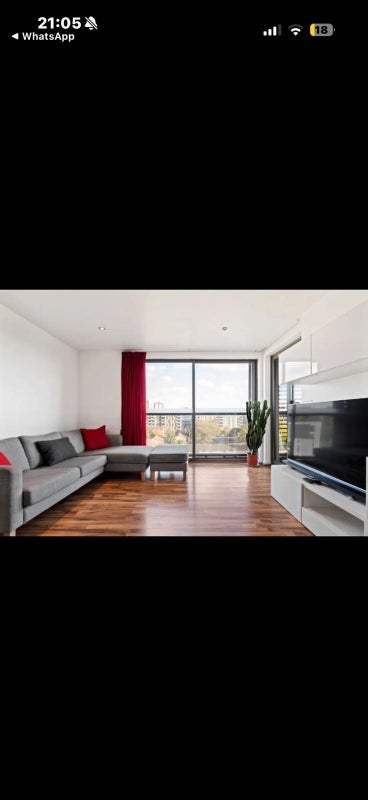 Flat Kingsland Road in Greater London