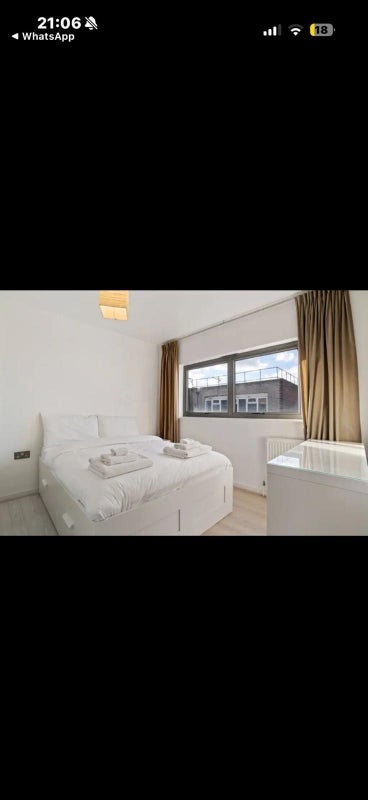 Flat Kingsland Road in Greater London