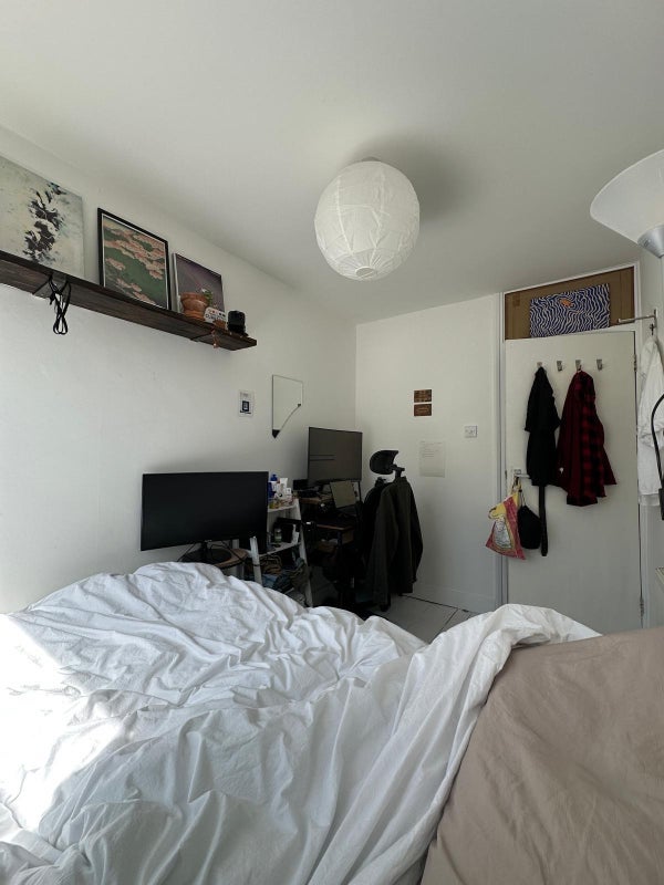 Room Shrubland Road in Greater London