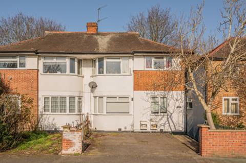 Flat Runnymede in Greater London