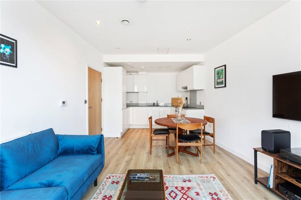 Flat Three Colts Lane in London