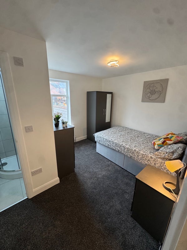 Room Other Road in Redditch