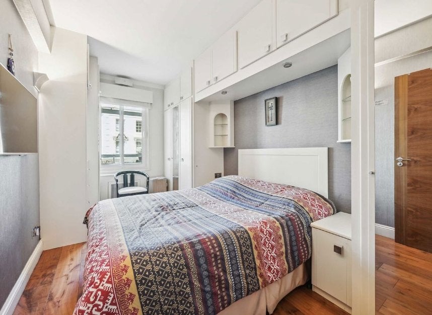 Flat Cheltenham Terrace in Greater London