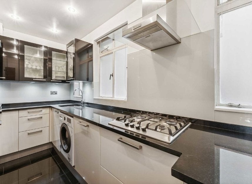 Flat Cheltenham Terrace in Greater London