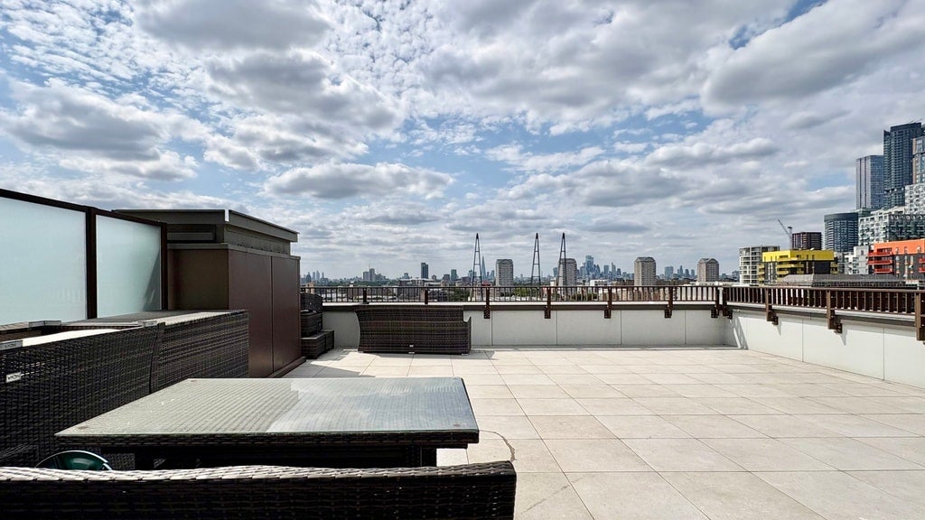 Flat Selsdon Way in Greater London