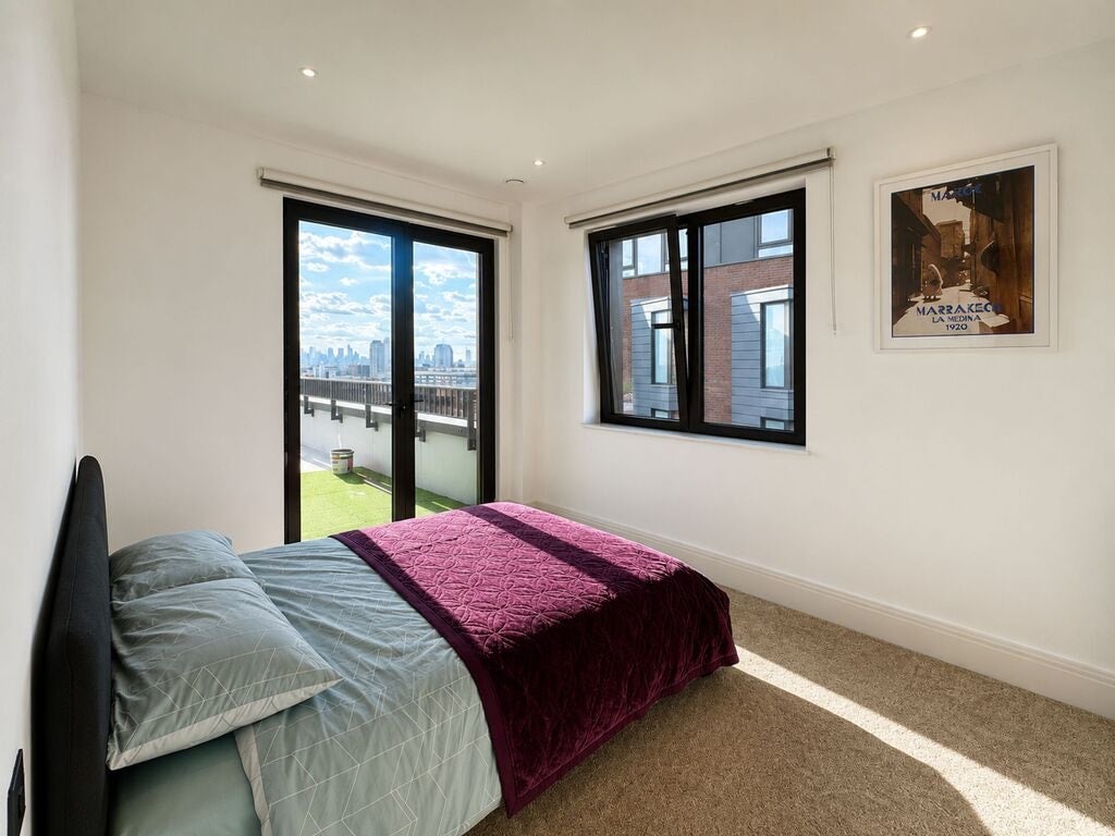 Flat Selsdon Way in Greater London