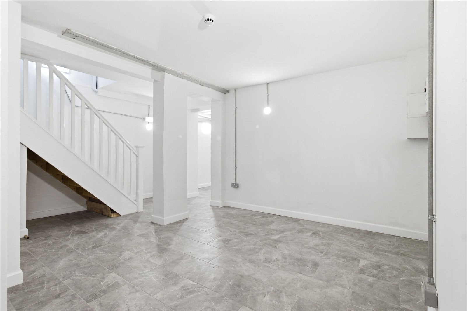 Flat Theobalds Road in Greater London