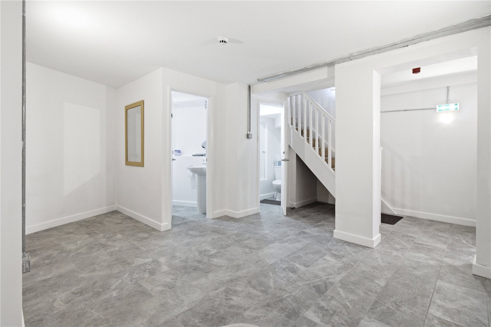 Flat Theobalds Road in Greater London