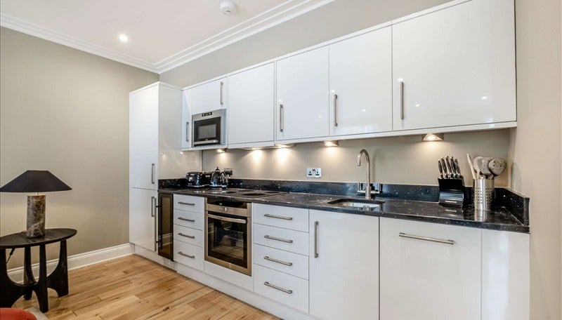 Flat Grosvenor Hill in City of Westminster