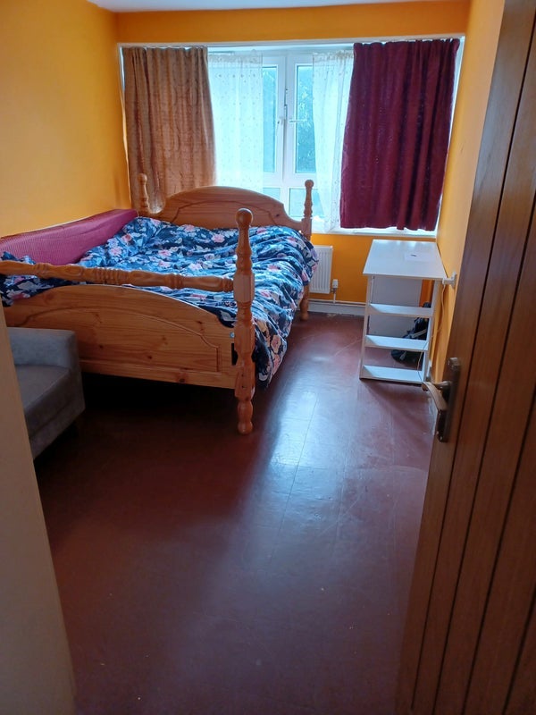 Room Mansfield Road in Greater London