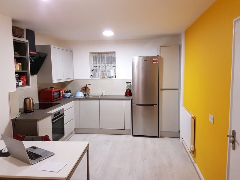 Room Mansfield Road in Greater London
