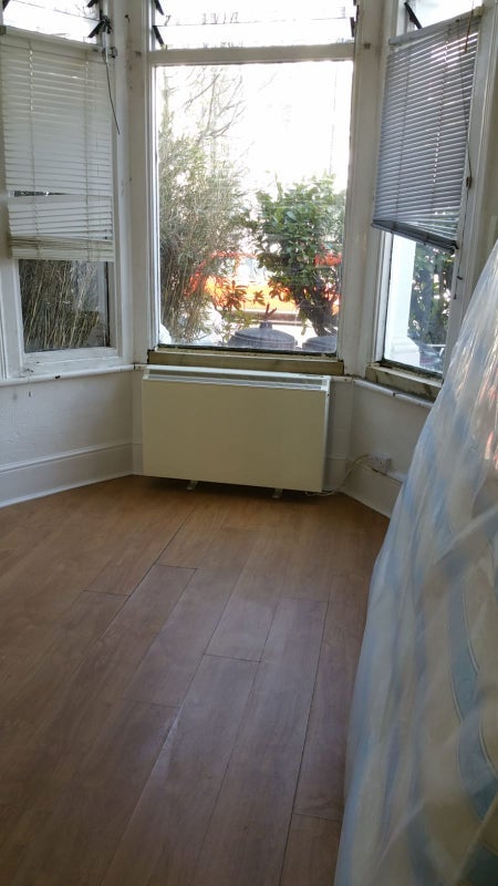 Flat Davisville Road in Greater London