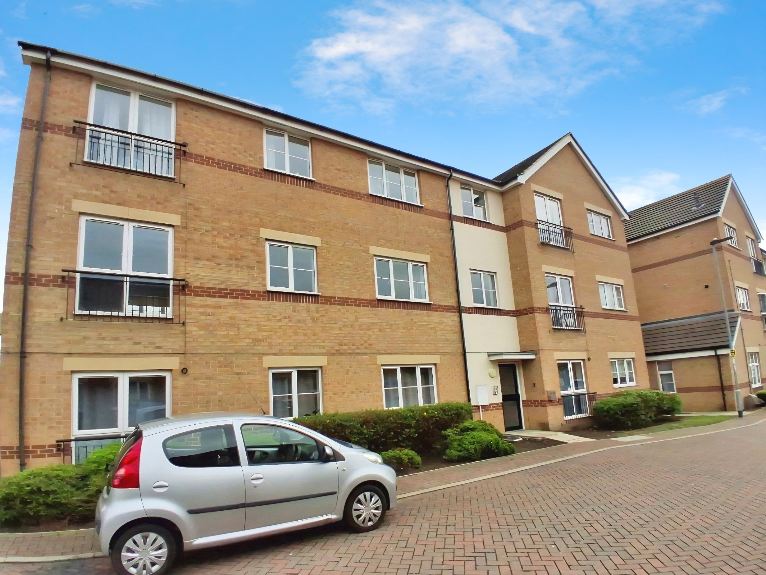 Flat Rathbone Crescent in Peterborough