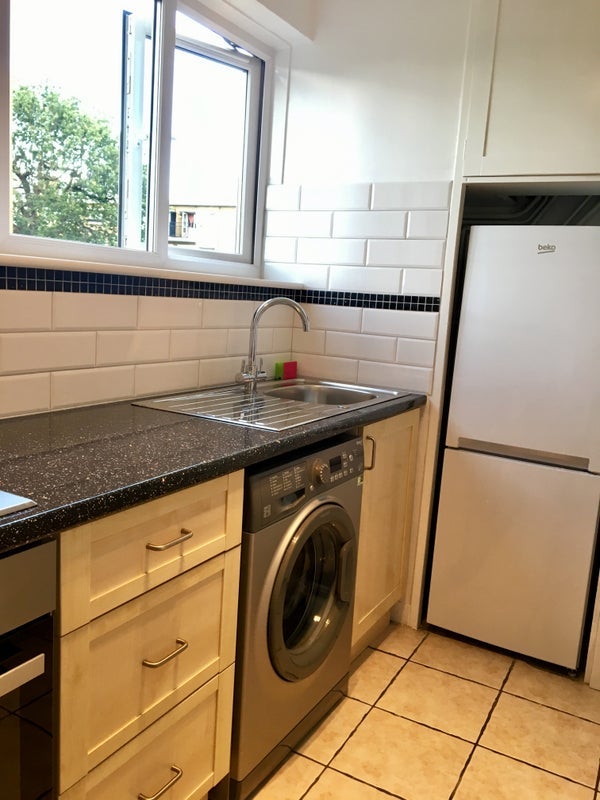 Flat Cortis Road in Greater London