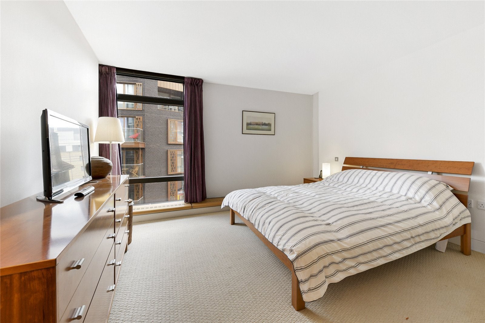 Flat Albert Embankment in Greater London